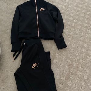 Black and gold Nike outfit